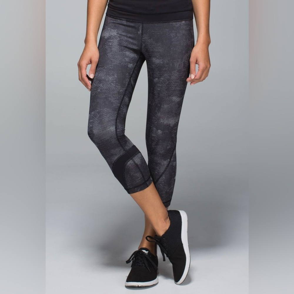 Lululemon RUN: Inspire Crop II *All Full-On Luxtreme, Sequin Snake Black, Size 8
